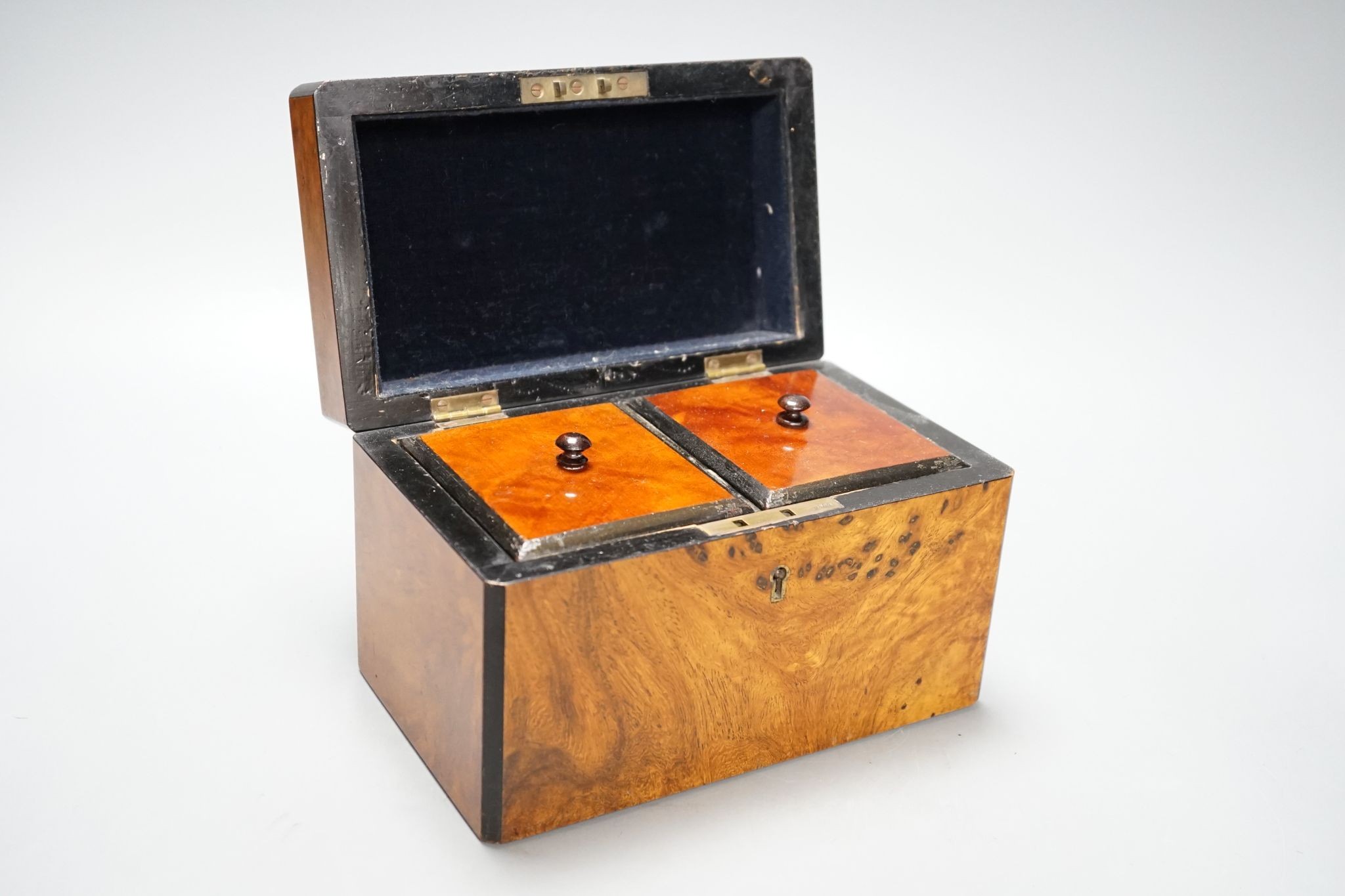 A Victorian burr walnut tea caddy, 20cm